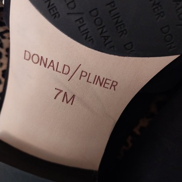 2555 Size 7 Donald Pliner Black Suede Look with White Beads - Picture 7 of 7